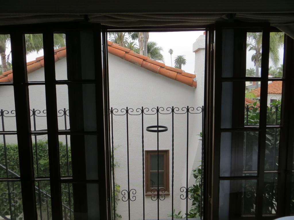 ホテル カーサ デル マール イン サンタバーバラ エクステリア 写真